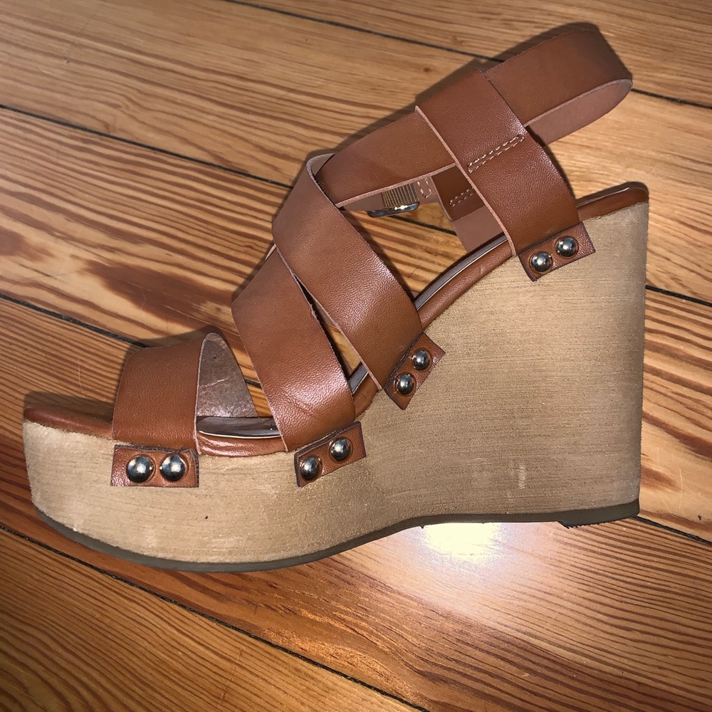 women’s fergalicious wedge w brown leather straps